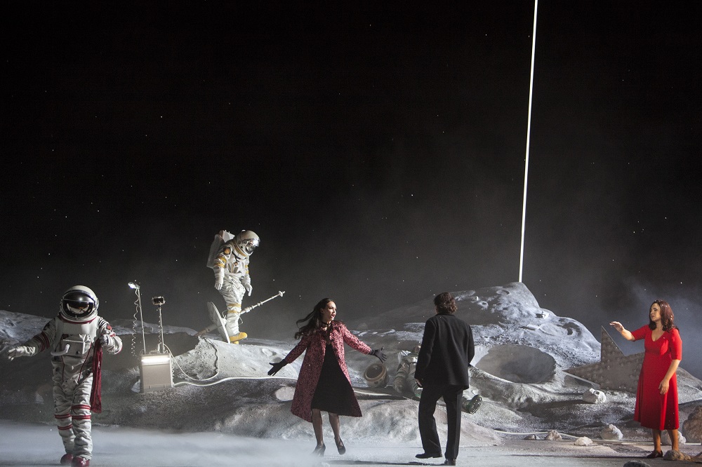 https://www.forumopera.com/sites/default/files/bernd_uhlig_opera_national_de_paris-boheme_152.jpg