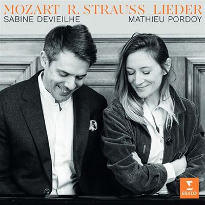 Mozart-Strau-Lieder