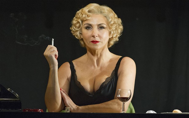 Lesley Garrett dans "La Voix humaine" en 2013 © DR