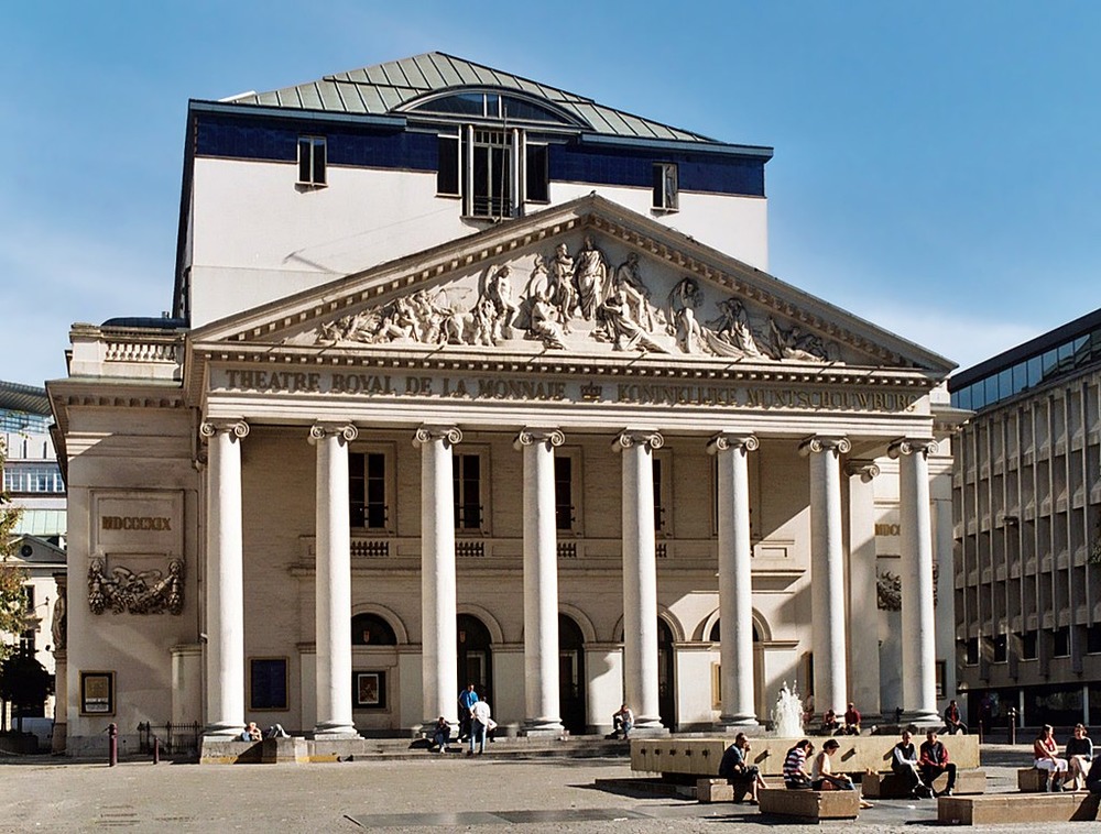 Théâtre de La Monnaie © EmDee — Travail personnel, CC BY-SA 3.0, https://commons.wikimedia.org/w/index.php?curid=17185036
