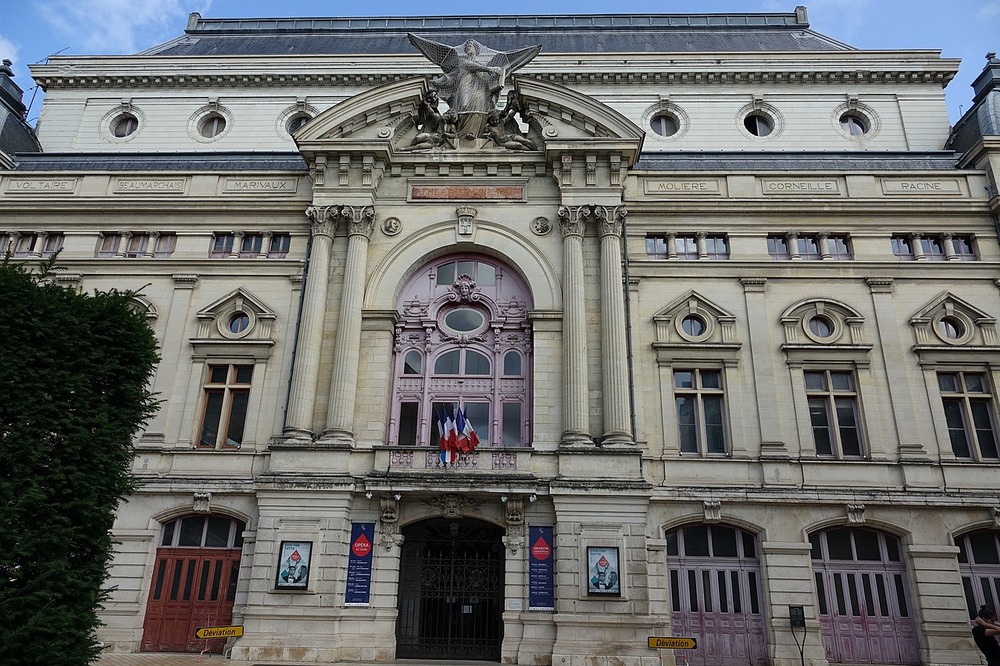 Opéra de Tours  ©  Gzen92 — Travail personnel, CC BY-SA 4.0, https://commons.wikimedia.org/w/index.php?curid=81576116