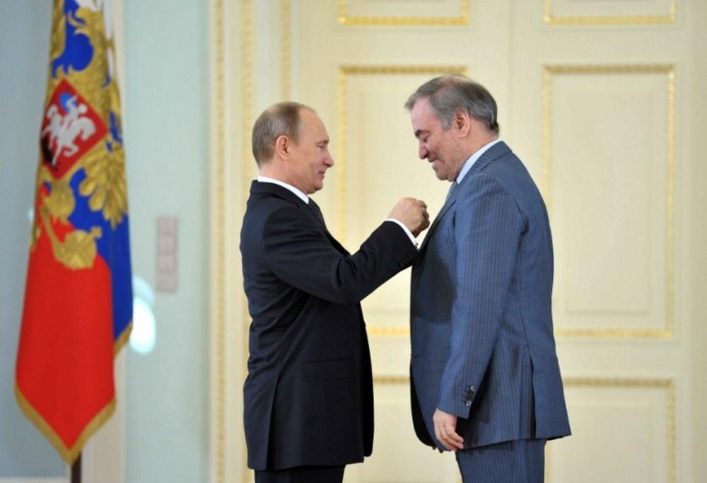 Vladimir Poutine décore Valery Gergiev en 2013 © DR